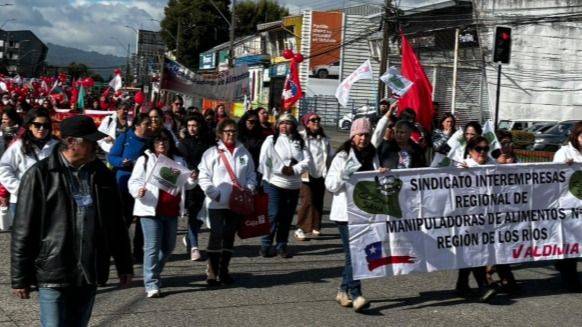 PRIMER 1 DE MAYO BAJO EL GOBIERNO DE KAST: MILES TOMARON LAS CALLES ENTRE DEMANDAS SOCIALES E INCIDENTES AISLADOS