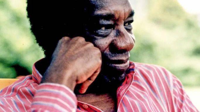 MILTON SANTOS, 100 AÑOS: EL GEOGRAFO NEGRO QUE REVELÓ CÓMO EL CAPITALISMO ESCRIBE SOBRE EL TERRITORIO
