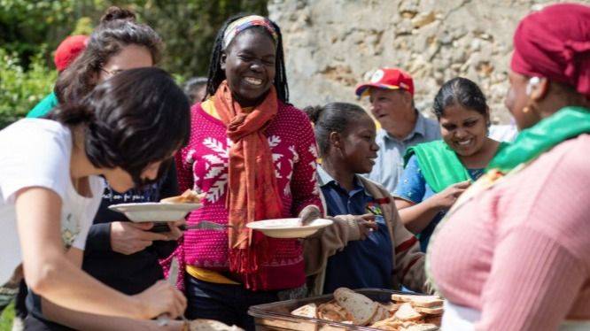 CINCO VOCES CAMPESINAS QUE DESAFÍAN AL CAPITALISMO DESDE LA TIERRA