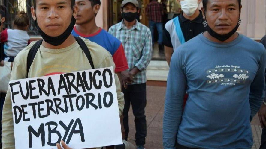 DETIENEN AL CACIQUE MBYA Y A OCHO FAMILIARES EN MISIONES: EL AVANCE FORESTAL COMO TELÓN DE FONDO