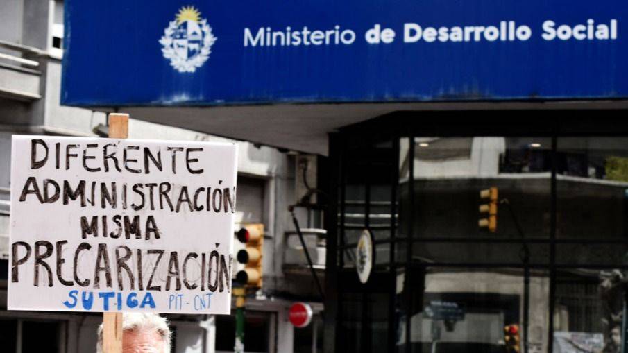LA TERCERIZACIÓN QUE MATA EN URUGUAY: TRABAJADORES DEL MIDES DENUNCIAN ATRASOS SALARIALES EN PLENA ALERTA ROJA