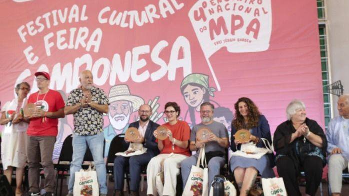 AGRICULTORES OCUPAN BRASÍLIA: SOBERANÍA ALIMENTARIA COMO RESISTENCIA POPULAR