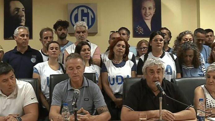 DOCENTES EN PIE DE GUERRA: LOS GREMIOS INTIMAN AL GOBIERNO Y SE VIENE UN CONFLICTO NACIONAL