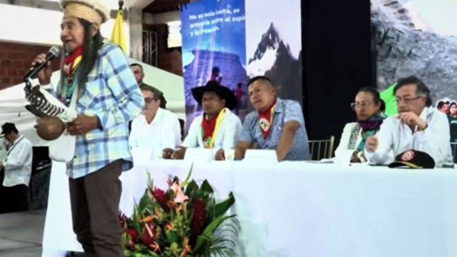 EL ESTADO COLOMBIANO SE ARRODILLA ANTE LOS U'WA: UN GESTO TARDÍO PERO NECESARIO