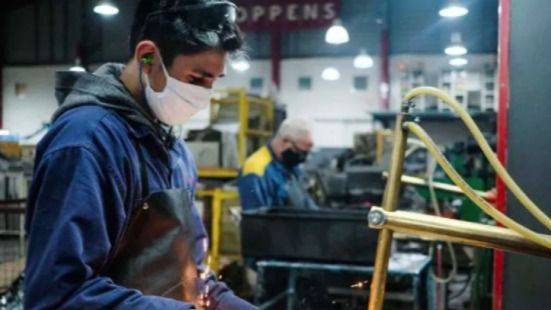 ISLANDIA DEMUESTRA QUE TRABAJAR MENOS RINDE MÁS