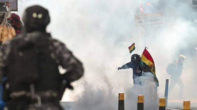 BOLIVIA ARDE: PROTESTAS, BLOQUEOS Y GASES ARGENTINOS CONTRA EL PUEBLO
