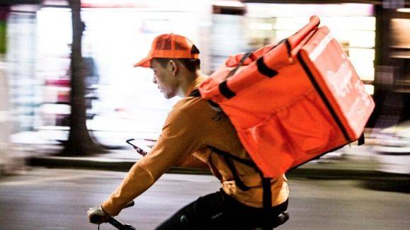 REPARTIDORES BAJO LA LUPA: LA REGULACIÓN DE APPS QUE DESAFÍA A MILEI