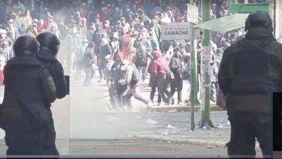 BOLIVIA ARDE: CUARTA SEMANA DE PROTESTAS EXIGE LA RENUNCIA DE RODRIGO PAZ