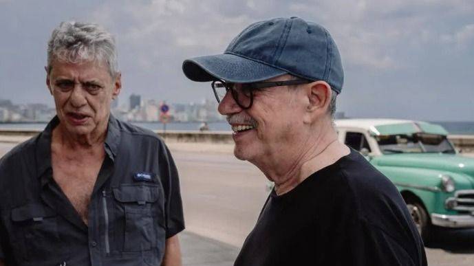 CHICO BUARQUE Y SILVIO RODRÍGUEZ: UNEN VOCES Y VERSOS EN ABRAZO SOLIDARIO A CUBA