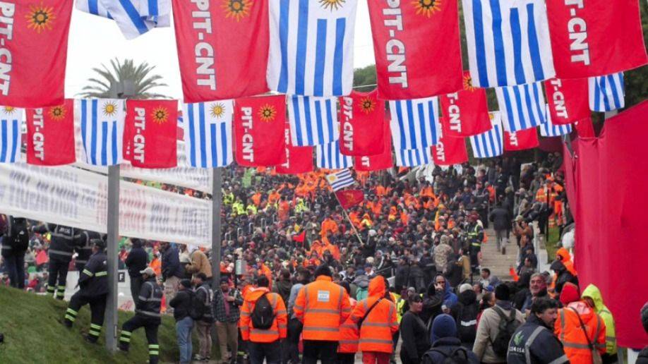 URUGUAY: A PESAR DEL VIENTO Y LA LLUVIA, EL SUNCA SALE A PELEAR “PALMO A PALMO" CADA DERECHO