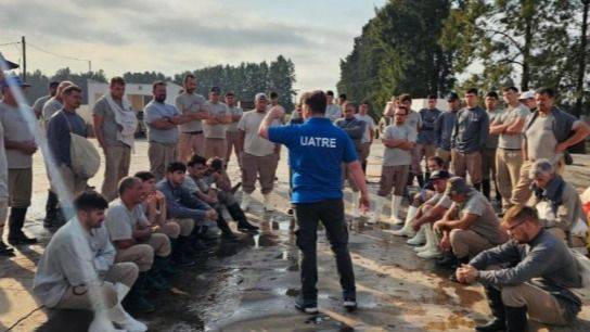 EL TIEMPO DE LAS PROMESAS SE ACABÓ: UATRE DENUNCIA QUE TRABAJADORES AVÍCOLAS COBRAN EN NUEVE CUOTAS