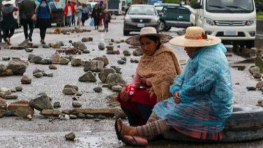 BLOQUEOS Y DESABASTECIMIENTO: LA CALLE LE MUESTRA LOS DIENTES AL GOBIERNO DE PAZ