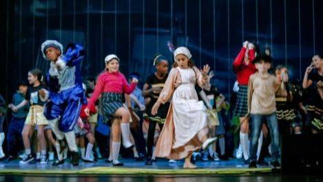 LA CUCARACHITA MARTINA CONQUISTÓ EL TEATRO NACIONAL: ARTE INFANTIL EN EL DÍA DE LA INFANCIA EN CUBA