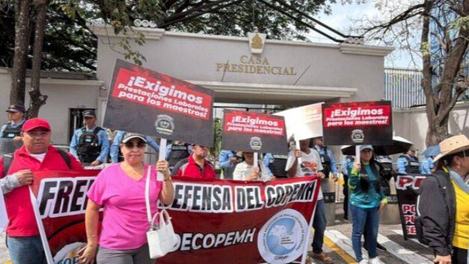 PROMESAS ROTAS: MAESTROS Y MÉDICOS PARALIZAN HONDURAS