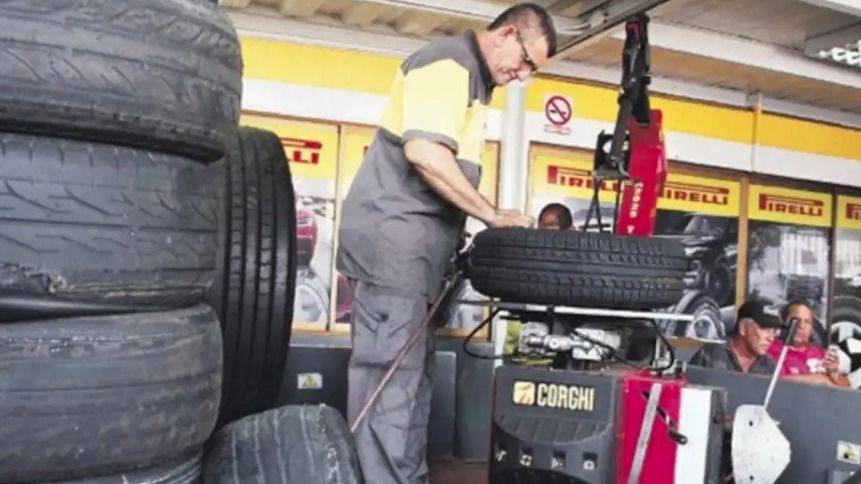 PIRELLI FRENA EN SECO: PLANTA DE MERLO PARA UNA SEMANA Y SALARIOS SE DESPLOMAN UN 27%