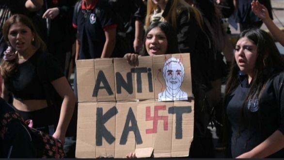 PIEDRAS, GASES Y UNA ESTUDIANTE HERIDA: LA CONTRACARA DE LA MOVILIZACIÓN ESTUDIANTIL EN CHILE