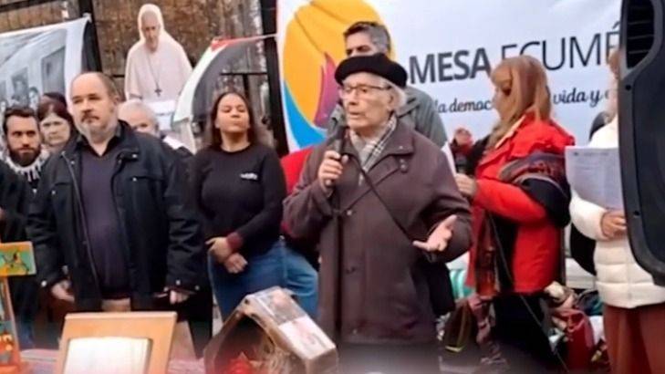 AYUNO CONTRA EL AJUSTE: PÉREZ ESQUIVEL PLANTA BANDERA EN PLAZA DE MAYO