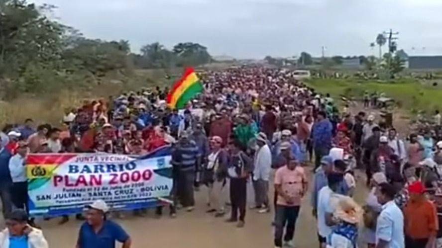 SAN JULIÁN SE LEVANTA: BLOQUEO, PLIEGO PETITORIO Y RENUNCIA DEL PRESIDENTE PAZ