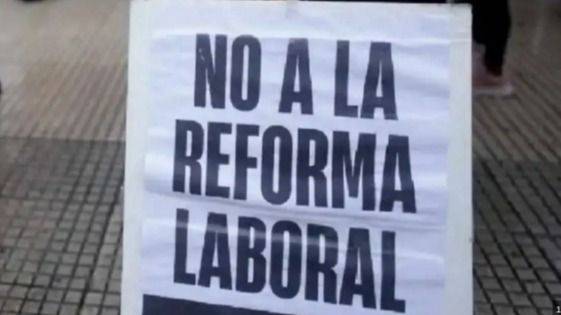 LA REFORMA LABORAL ARRANCA CON TODO: RENEGOCIACIÓN MASIVA DE CONVENIOS Y ALERTA DE JUICIOS EN CADENA