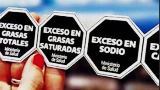 LOS OCTÓGONOS NO SE TOCAN: LA DEROGACIÓN DEL ETIQUETADO FRONTAL ES UN GOLPE A LA SALUD PÚBLICA