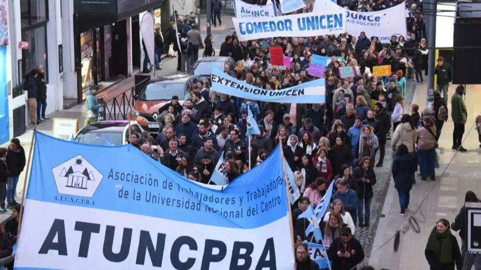 LA CORTE O LA CALLE: DOCENTES UNIVERSITARIOS REDOBLAN LA PRESIÓN CON PARO Y MOVILIZACIONES