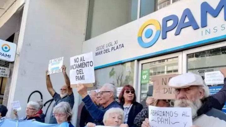 EL VACIAMIENTO DEL PAMI SE PAGA CON BONOS MIENTRAS MÉDICOS PARAN POR HONORARIOS DE MISERIA