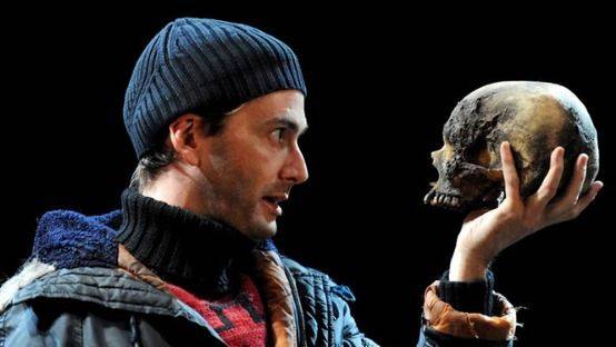 HAMLET EN EL ABISMO: CUANDO SHAKESPEARE SE ANTICIPÓ AL EXISTENCIALISMO