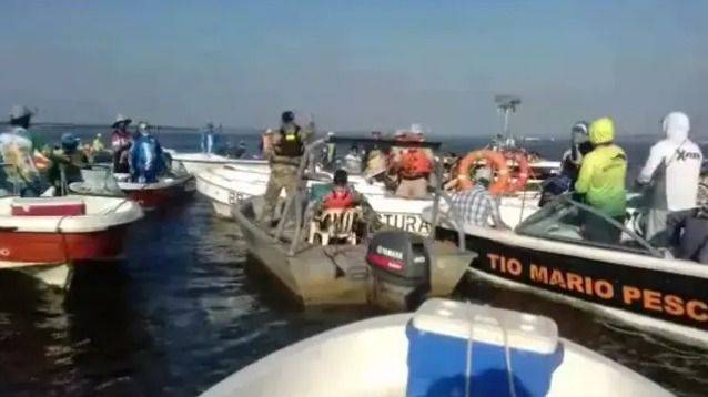 LANCHAS CONTRA EL ABUSO: PESCADORES CORRENTINOS SE PLANTAN EN EL PARANÁ