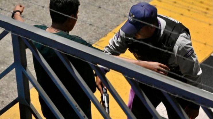 NOBOA ABRE LAS PUERTAS DE ECUADOR A TROPAS EXTRANJERAS CON INMUNIDAD TOTAL