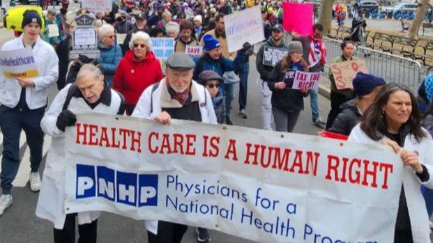 LA SALUD NO ES NEGOCIO: MÁS DE 300 ORGANIZACIONES RELANZAN LA LUCHA POR UN "MEDICARE" PARA TODES