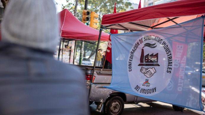 MENOS HORAS EN EL TRABAJO, MÁS VIDA EN LAS CALLES: LOS SINDICATOS URUGUAYOS VUELVEN A LA CARGA