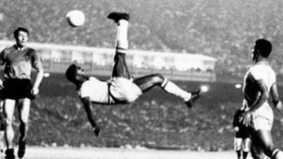 EL MUNDIAL 2026 TAMBIÉN SE JUEGA EN LOS MICRÓFONOS: CUANDO NARRAR EL FÚTBOL ES REPETIR EL GUION COLONIAL