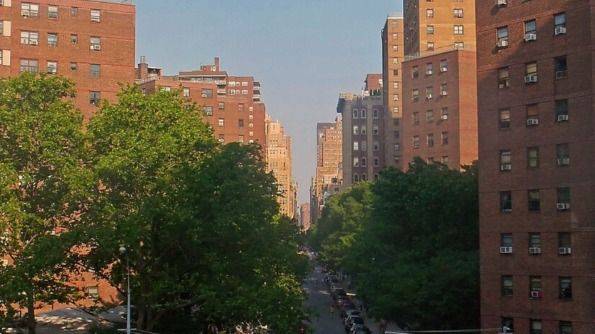 EL BARRIO EN PELIGRO: DESARROLLADORES SIGUEN QUERIENDO TRAGARSE LAS VIVIENDAS PÚBLICAS DE NUEVA YORK