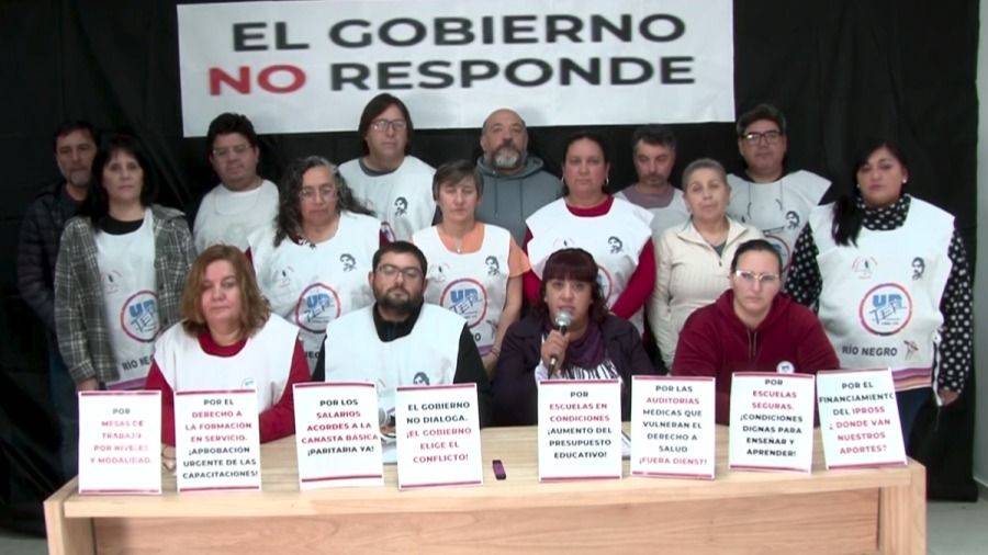 LA DOCENCIA RIONEGRINA DENUNCIA EL PLAN DE AJUSTE Y LA PERSECUCIÓN DEL GOBIERNO PROVINCIAL