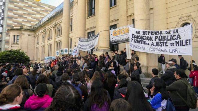 EL RÉGIMEN DE MILEI PERSIGUE UNA PELÍCULA SOBRE PALESTINA Y LA UNIVERSIDAD DE ROSARIO SE ARRODILLA