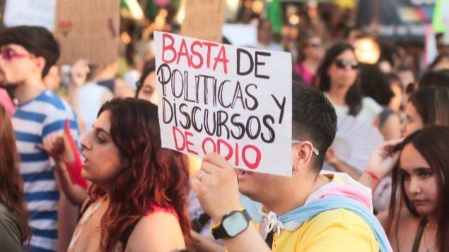 ODIO BAJO LA LUPA: SANTA FE PONE MULTAS DE 8 MILLONES A QUIENES INCITEN A LA DISCRIMINACIÓN