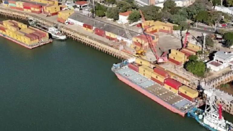 PARO PORTUARIO: EL GOBIERNO INTIMA A 536 PRÁCTICOS MIENTRAS MÁS DE 140 BARCOS QUEDAN VARADOS
