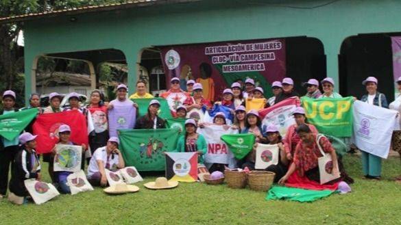 MUJERES CAMPESINAS DE MESOAMÉRICA LE DECLARAN LA GUERRA AL FASCISMO Y AL DESPOJO