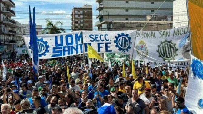 LA PARITARIA SIDERÚRGICA CIERRA AL FILO Y VILLA CONSTITUCIÓN AMENAZA CON LA HUELGA