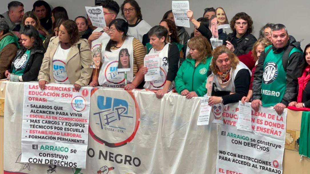 LA LEGISLATURA RIONEGRINA LE DA LA ESPALDA A LA DOCENCIA Y A LAS ESCUELAS RURALES