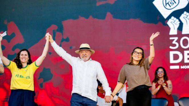 LULA CELEBRA 30 AÑOS DEL MTST Y PROMETE ACELERAR ENTREGAS DE VIVIENDAS