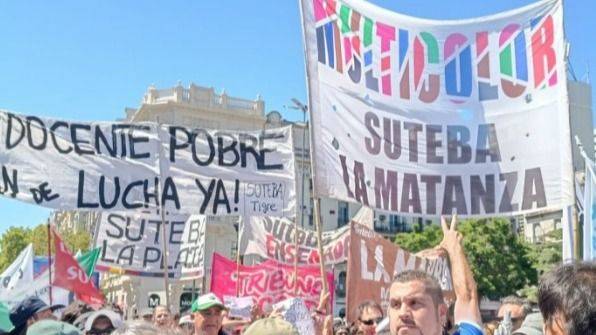 LA BRONCA DOCENTE SE TOMA LA CALLE: PARO Y MOVILIZACIÓN CONTRA EL AJUSTE