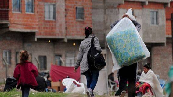 JUVENTUD Y VEJEZ: LA UCA DETECTA QUE LA PRECARIEDAD SE ENSAÑA CON LOS MÁS VULNERABLES