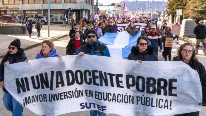 CON 201 MANDATOS EN CONTRA, LA DOCENCIA FUEGUINA RECHAZA LA OFERTA Y SIGUE DE PARO