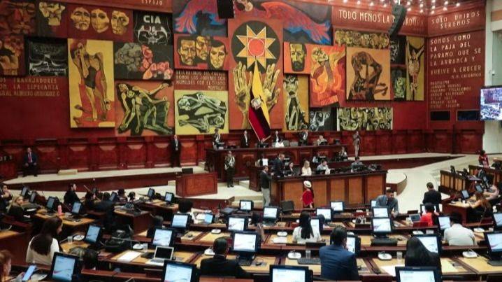 ADOPCIÓN EN ECUADOR: NUEVA LEY EXCLUYE A PERSONAS LGBTI Y PONE EN RIESGO A FAMILIAS DE NIÑOS TRANS