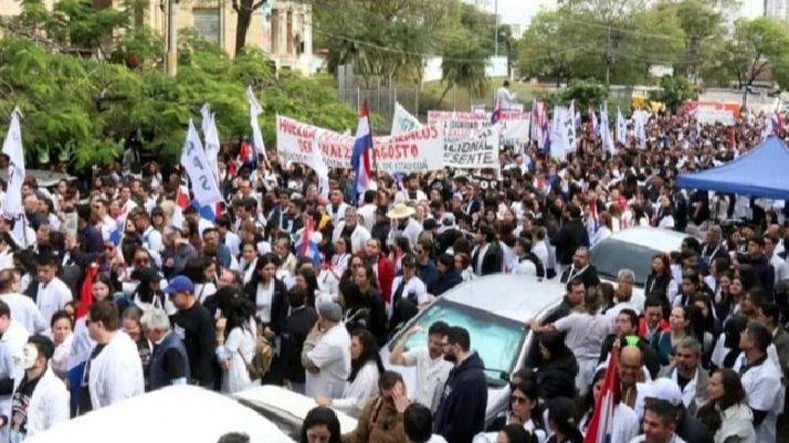 LA ESTOCADA AL SISTEMA: MÉDICOS PARAGUAYOS DICEN BASTA Y RENUNCIAN EN MASA