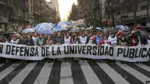 LA JUSTICIA CORRE AL GOBIERNO Y LA PARITARIA UNIVERSITARIA TERMINA EN OTRO FRACASO