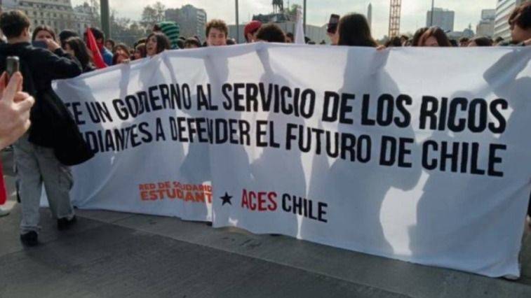 REPRESIÓN Y RESPUESTA: LA JORNADA QUE OPUSO DOS CHILES AL FORO MADRID