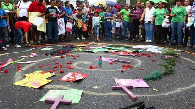 EL FEMICIDIO COMO ESPEJO ROTO DE UNA SOCIEDAD QUE SE NIEGA A VER