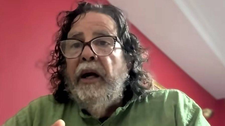 LA MISMA MANO QUE ACUSABA HOY ENTREGA